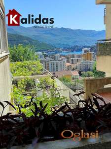 Budva, Babin do, 28 m2, velika terasa s pogledom na more!